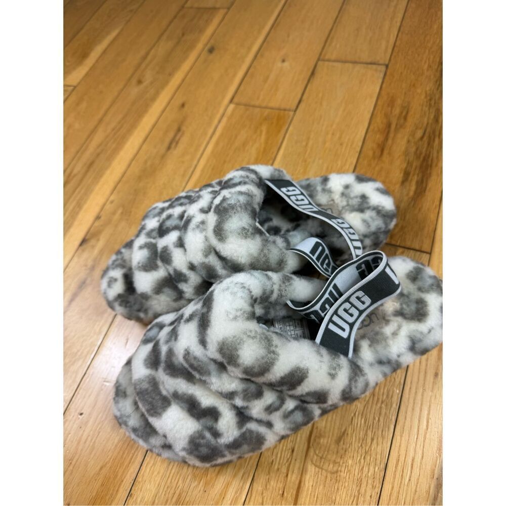 Ugg Womens Fluff House Shoes Size 8 HTF